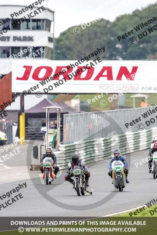 Vintage motorcycle club;eventdigitalimages;mallory park;mallory park trackday photographs;no limits trackdays;peter wileman photography;trackday digital images;trackday photos;vmcc festival 1000 bikes photographs